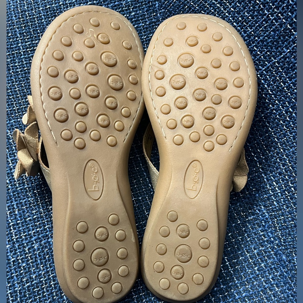 NWOT tan flowery flip flops - Picture 3 of 3